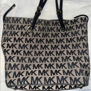 Michael kors signature tote